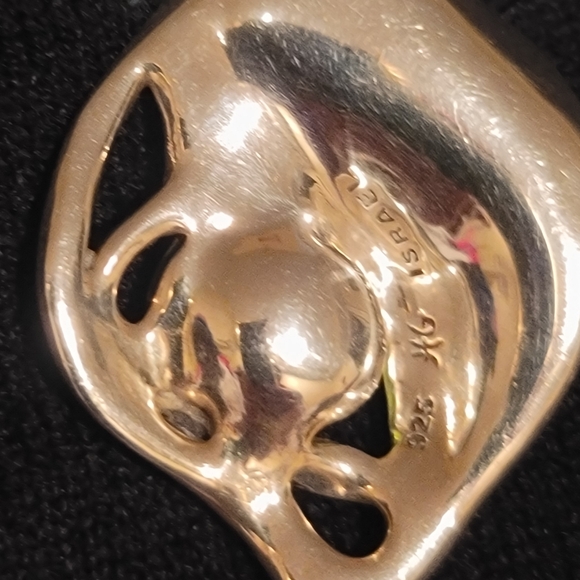 Designer Hagit Gorali Sterling Silver and Green Pearl Pendant - Picture 2 of 3